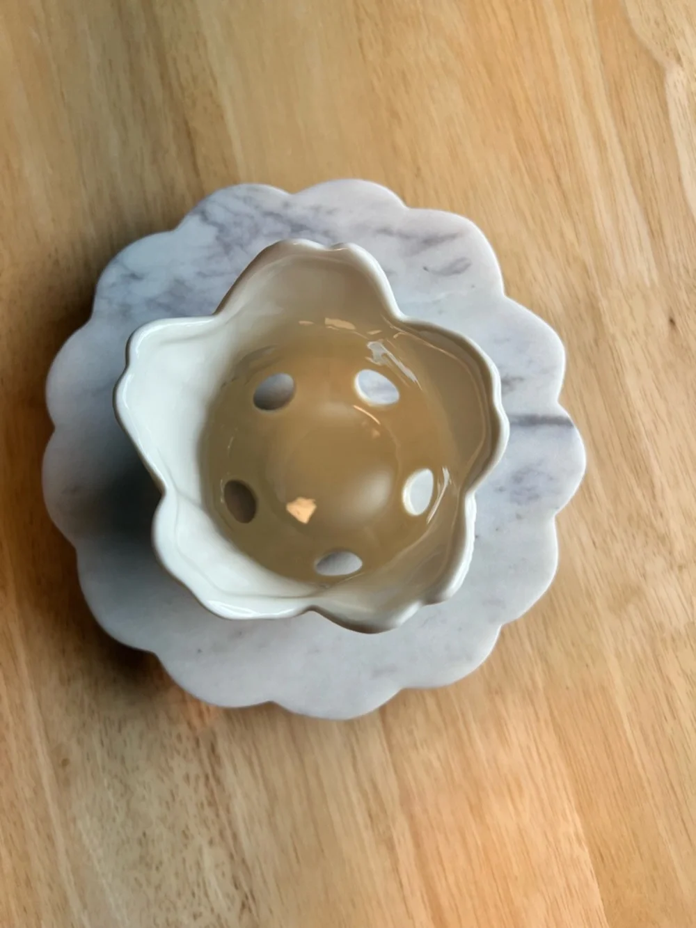 Partylite White Ceramic Tulip-Shaped Decorative tea light/candle holder